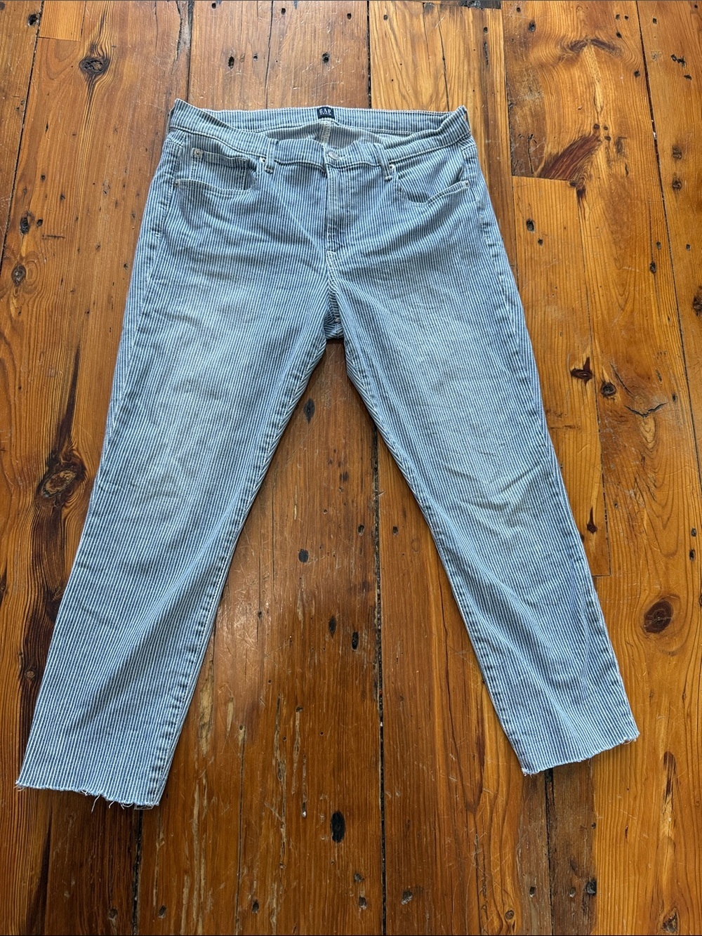 GAP Blue & White Pinstripe Cropped True Skinny Jeans size 32R